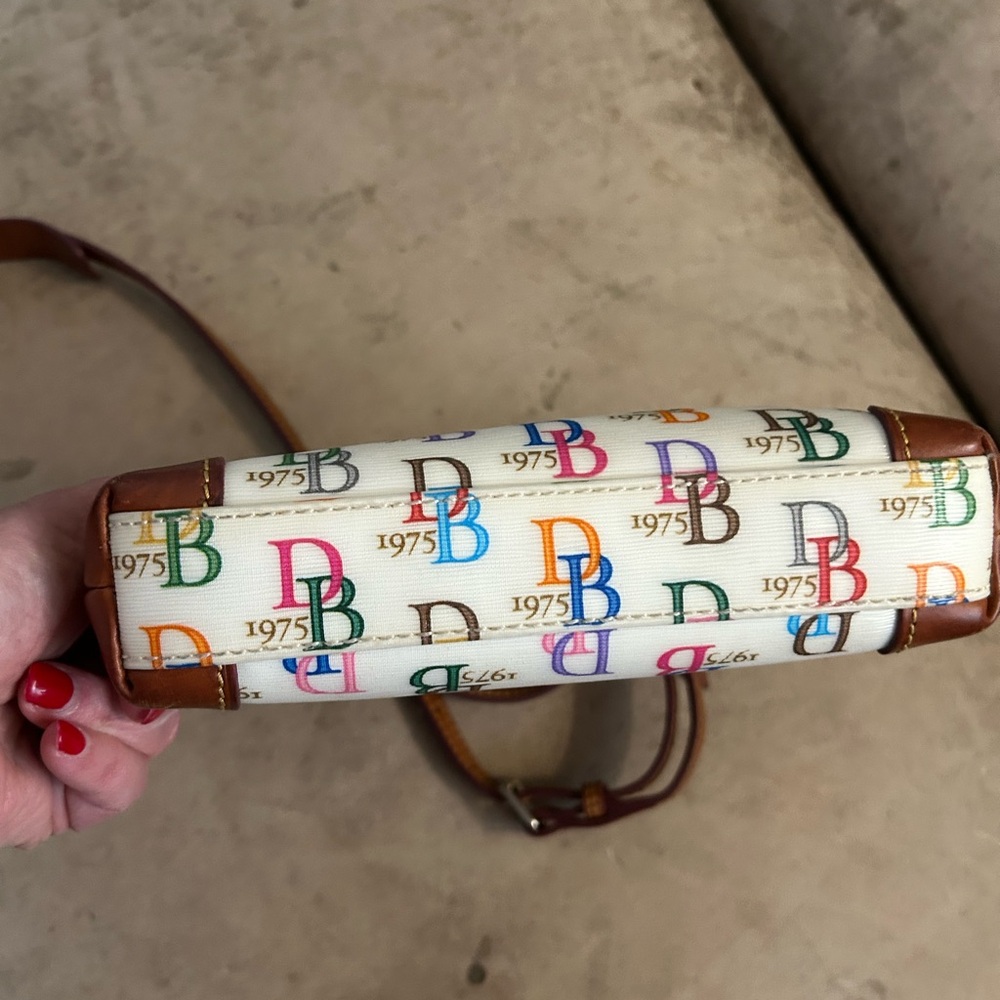 Dooney & Bourke Signature Rainbow Crossbody 1975 Print - Picture 7 of 8